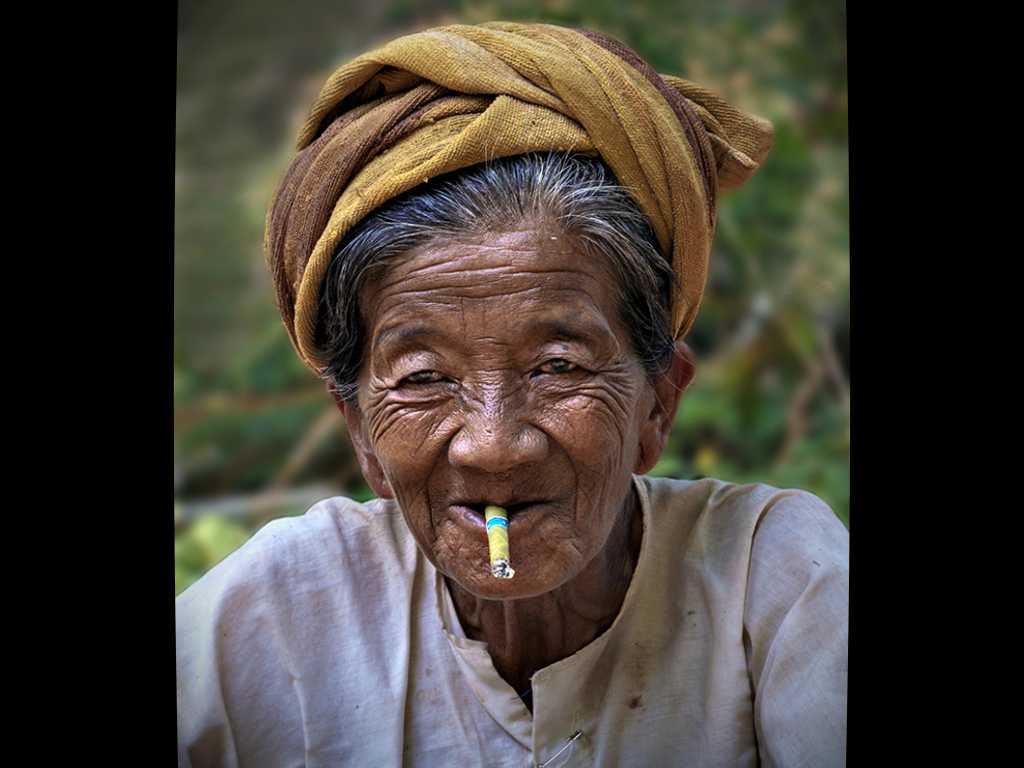 Burmese cheroot lady.jpg